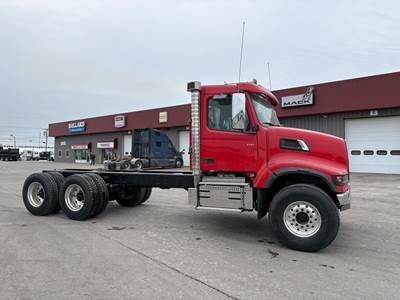 Volvo VHD64F300 Cab & Chassis Truck - D13, 455HP, 13 Speed Automatic