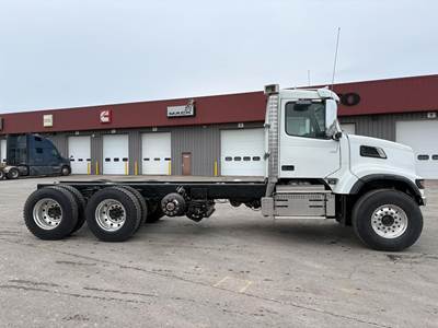Volvo VHD64F300 Cab & Chassis Truck - D13, 455HP, 13 Speed Automatic