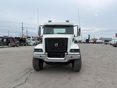 Volvo VHD64F300 Cab & Chassis Truck - D13, 455HP, 13 Speed Automatic