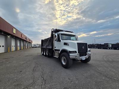 Volvo VHD64F300 Cab & Chassis Truck - D13, 455HP, 13 Speed Automatic