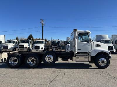 Volvo VHD84B300 Cab & Chassis Truck - D13, 425HP