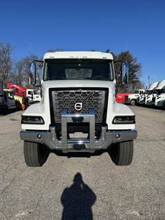 Volvo VHD84B300 Cab & Chassis Truck - D13, 425HP
