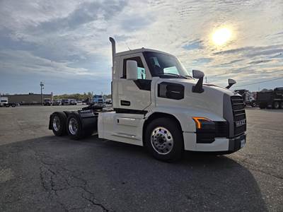 Mack PIONEER 64T Day Cab Truck - MP13 435HP