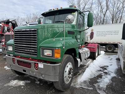 Mack Pinnacle CHU613 Day Cab Truck - 435HP, Amt