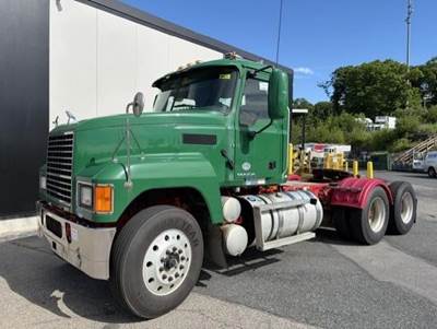 Mack Pinnacle CHU613 Day Cab Truck - 505HP, Amt