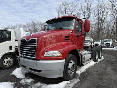 Mack Pinnacle CXP613 Day Cab Truck - Automatic