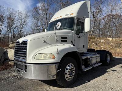 Mack Pinnacle CXU612 Day Cab Truck - Automatic