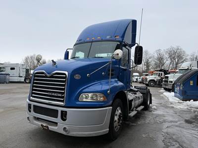 Mack Pinnacle CXU612 Day Cab Truck - 335HP, Automatic
