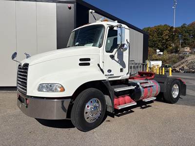 Mack Pinnacle CXU612 Day Cab Truck - 335HP, 10 Speed Manual