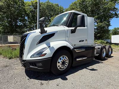 Volvo VNL64T300 Day Cab Truck - D13 455HP, 12 Speed Amt