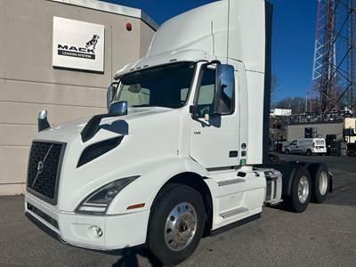 Volvo VNR64T300 Day Cab Truck - 425HP
