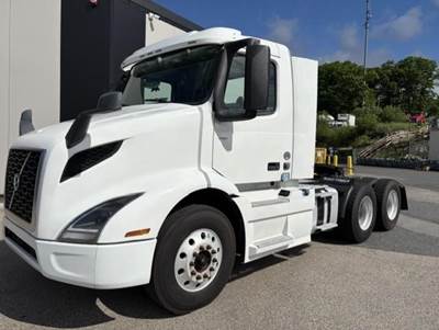 Volvo VNR64T300 Day Cab Truck - D13 425HP, Automatic
