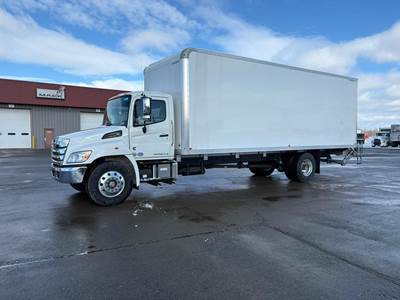Hino L6 26 ft Box Truck - Automatic, Liftgate