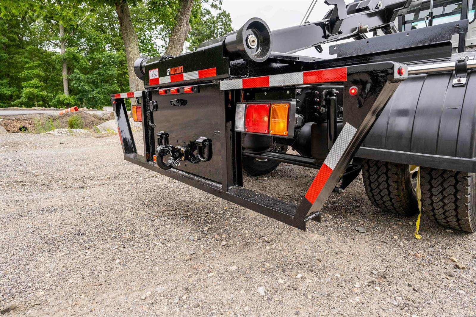 2024 Isuzu FTR Single Axle Hooklift Truck Cummins, 260HP, Automatic