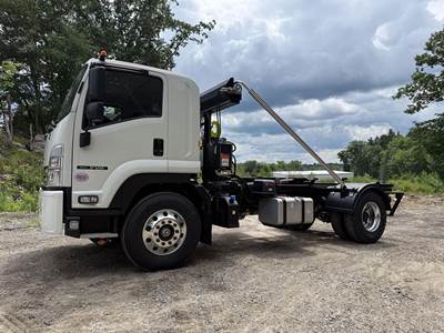 Isuzu FVR Hooklift Truck - Cummins, 260HP, Automatic