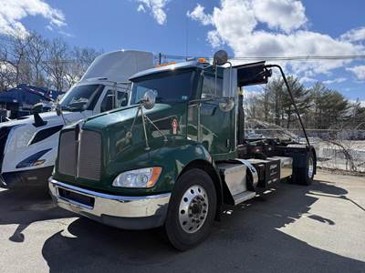 Kenworth T370 Roll Off Truck - Automatic