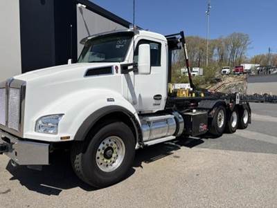 Kenworth T880 Tri Axle Roll Off Truck - Paccar, 505HP, Automatic