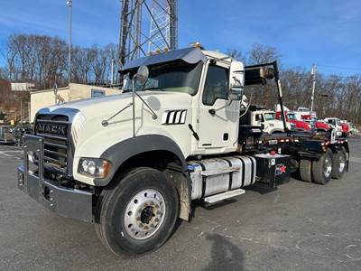 Mack Granite 64FR Roll Off Truck - Amt