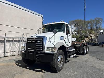 Mack Granite GU713 Roll Off Truck - MP7, 425HP, Automatic