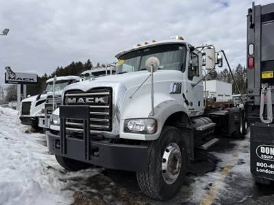 Mack Granite GU713 Roll Off Truck - Automatic