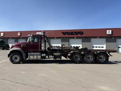 Mack Granite GU713 Roll Off Truck - MP8, 415HP, Automatic