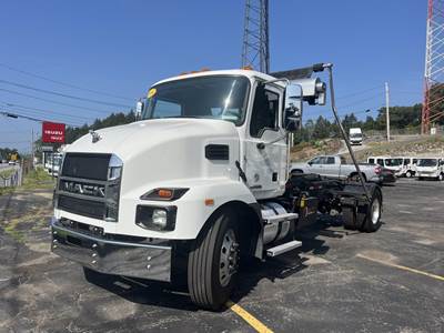 Mack MD6 Single Axle Roll Off Truck - Cummins, 300HP, Automatic