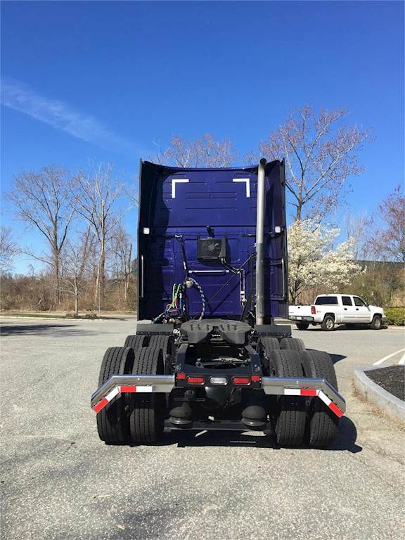 2021 volvo vnl64t860 sleeper semi truck  raised roof