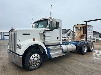 2006 Kenworth W900 Cab & Chassis Truck