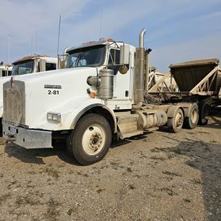 2012 Kenworth T800 4 Axle Day Cab Truck - 2-81