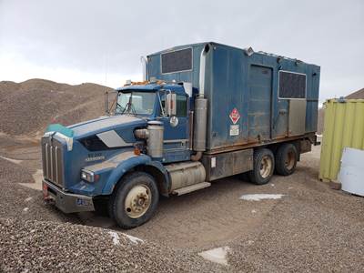 1993 Kenworth T800 Enclosed Fuel & Lube Truck - 2-32