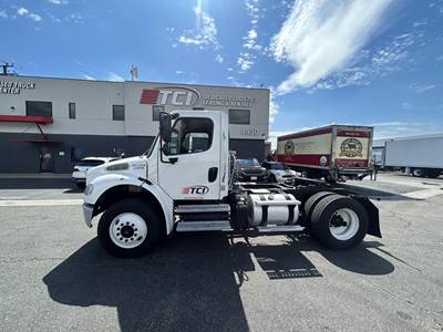 Freightliner M2 106 Beverage Truck - Detroit, 230HP, Automatic