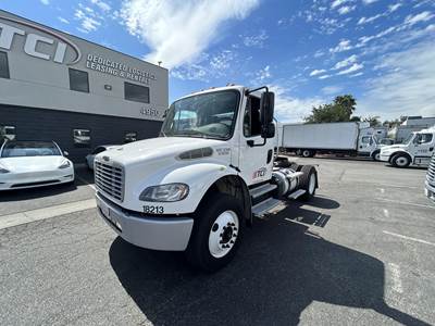 Freightliner M2 106 Beverage Truck - Detroit, 230HP, Automatic