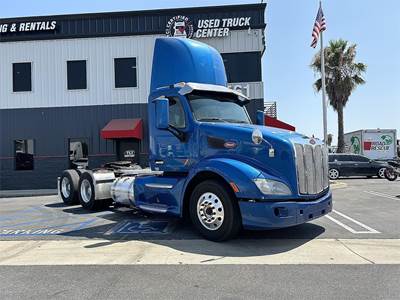 Peterbilt 386 Tandem Axle Cab & Chassis Truck - Cummins, 10 Speed Manual