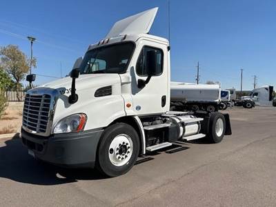 Freightliner Cascadia 113 Single Axle Day Cab Truck - Detroit 450HP, 10 Speed Manual