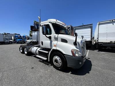 Freightliner Cascadia 113 Day Cab Truck - Detroit 450HP, Automatic