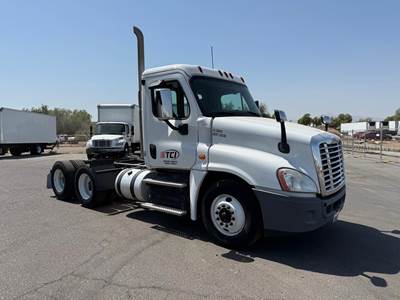 Freightliner Cascadia 113 Day Cab Truck - Detroit 450HP, 10 Speed Ultrashift Manual