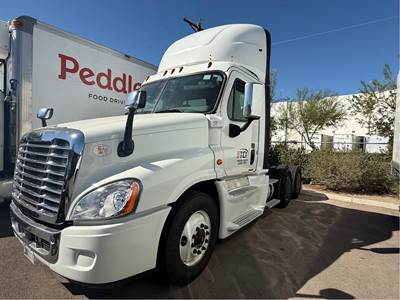 Freightliner Cascadia 113 Day Cab Truck - Detroit 400HP, 12 Speed Dt12 Automatic