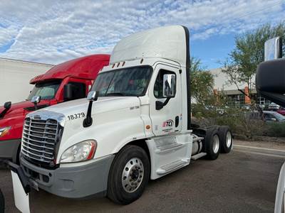 Freightliner Cascadia 113 Day Cab Truck - Detroit 400HP, 12 Speed Dt12 Automatic