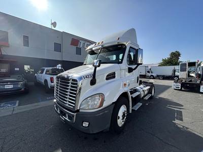 Freightliner Cascadia 113 Single Axle Day Cab Truck - Detroit 410HP, Automatic