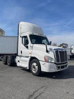 Freightliner Cascadia 125 Day Cab Truck - Detroit 400HP, 10 Speed Automatic