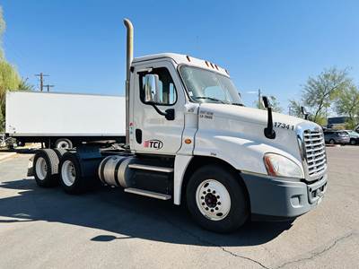 Freightliner Cascadia 125 Day Cab Truck - Detroit 450HP, 10 Speed Manual
