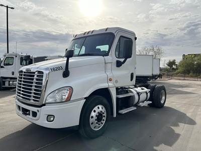Freightliner Cascadia 125 Single Axle Day Cab Truck - Detroit 410HP, 10 Speed Manual