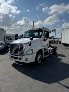 Freightliner Cascadia 125 Single Axle Day Cab Truck - Detroit 425HP, 10 Speed Manual