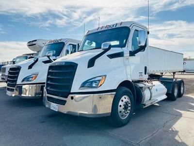 Freightliner Cascadia 125 Day Cab Truck - Cummins 400HP, Automatic