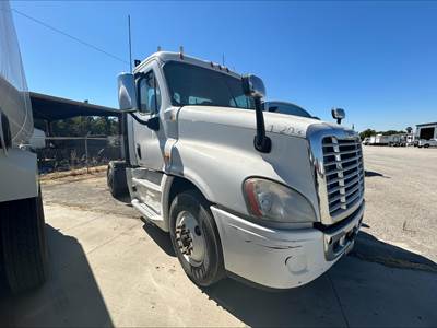 Freightliner Cascadia 125 Single Axle Day Cab Truck - Detroit 410HP, 12 Speed Dt12 Automatic