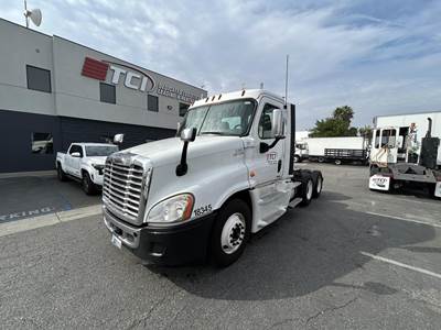 Freightliner Cascadia 125 Day Cab Truck - Detroit 400HP, Automatic