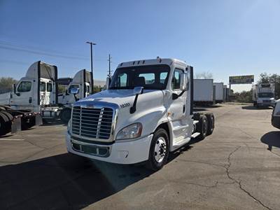 Freightliner Cascadia 125 Day Cab Truck - Detroit 400HP, 12 Speed Dt12 Automatic