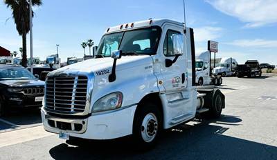 Freightliner Cascadia 125 Single Axle Day Cab Truck - Detroit 450HP, 12 Speed Dt12 Amt