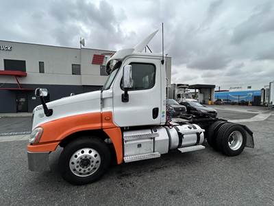 Freightliner Cascadia 125 Single Axle Day Cab Truck - Detroit, 12 Speed Dt12 Automatic
