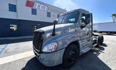 Freightliner Cascadia 125 Day Cab Truck - Detroit 450HP, 12 Speed Dt12 Amt